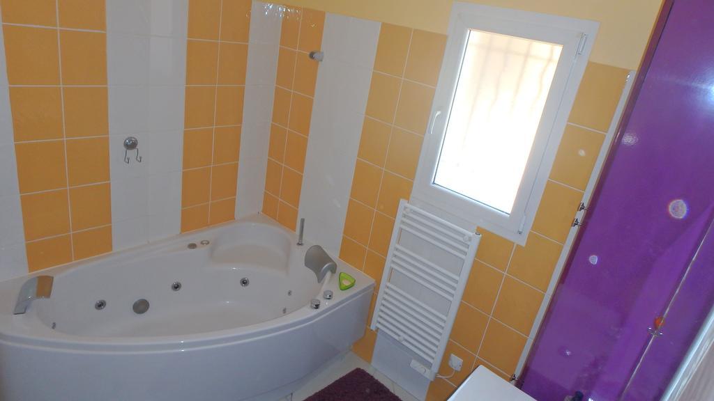 Villa Confina Villanova ภายนอก รูปภาพ